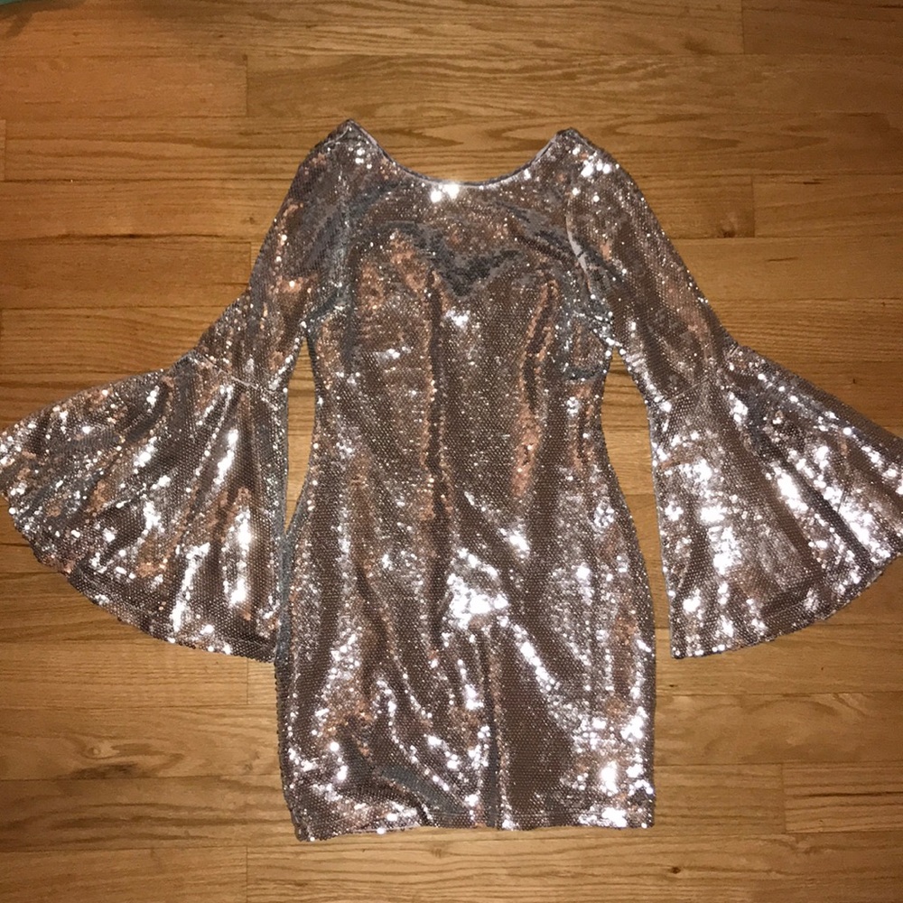 Sequined dress with bell sleeves
